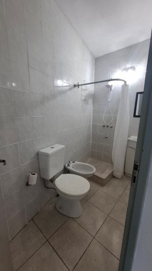 Pje Wood 4000 (Avellaneda 2200) Monoambiente interno con Patio y terraza con parrillero