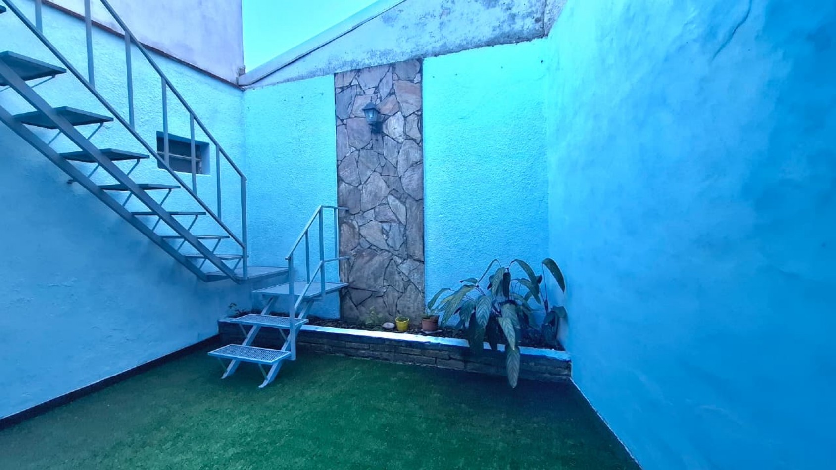 Pje Wood 4000 (Avellaneda 2200) Monoambiente interno con Patio y terraza con parrillero