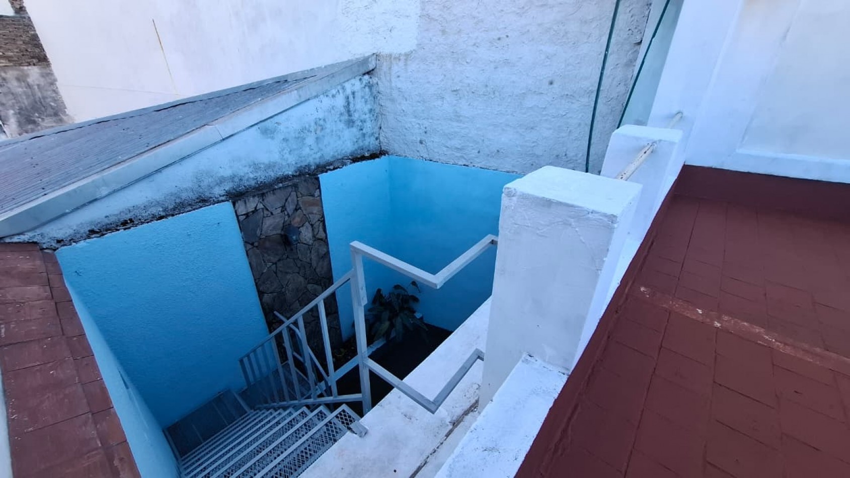 Pje Wood 4000 (Avellaneda 2200) Monoambiente interno con Patio y terraza con parrillero