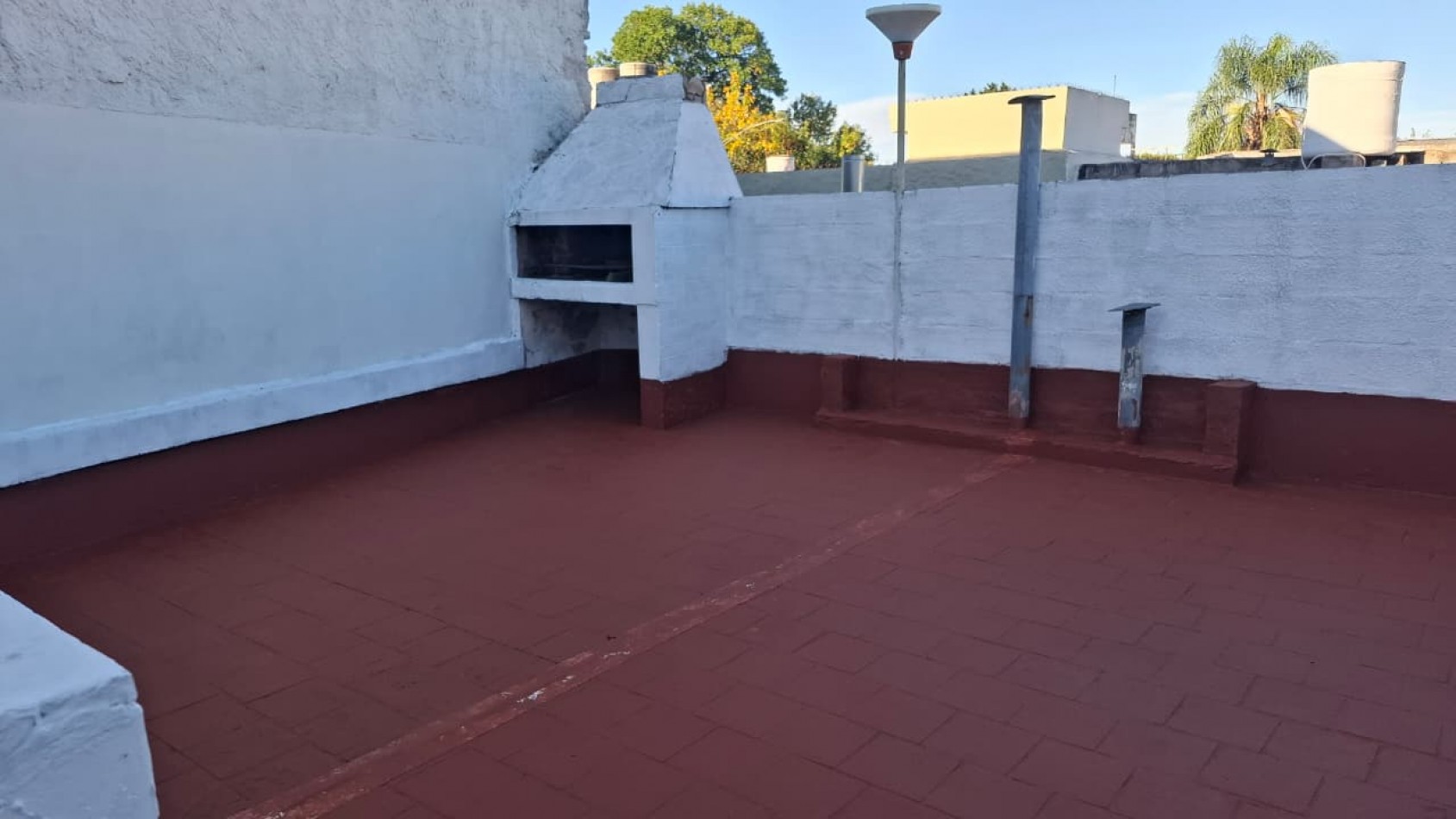 Pje Wood 4000 (Avellaneda 2200) Monoambiente interno con Patio y terraza con parrillero