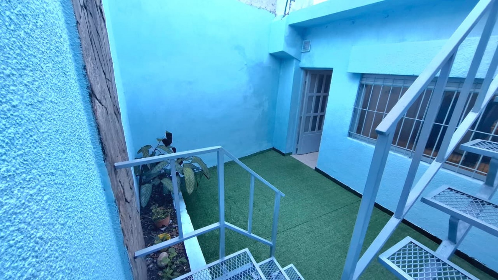 Pje Wood 4000 (Avellaneda 2200) Monoambiente interno con Patio y terraza con parrillero