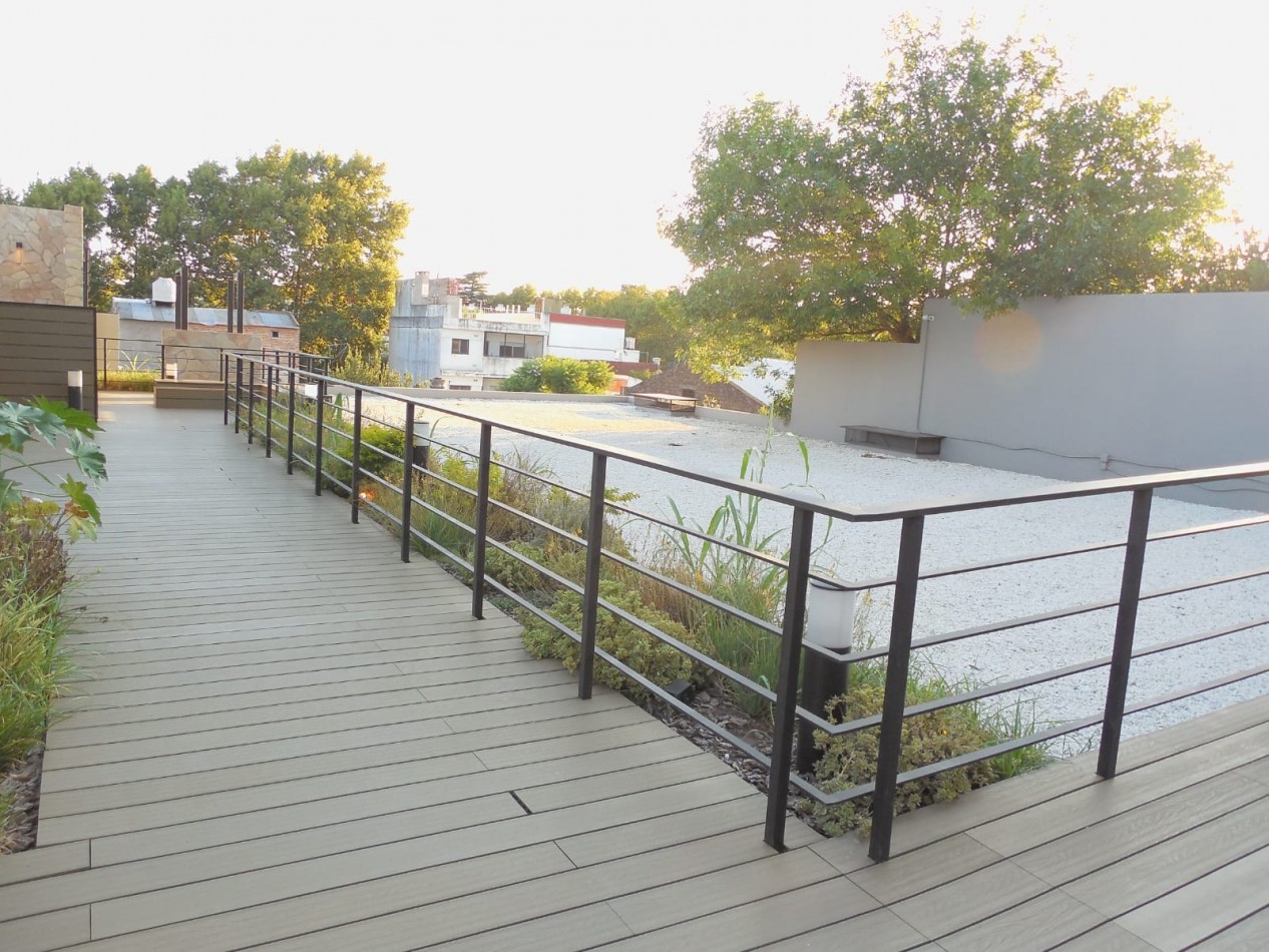 Pellegrini 4000, monoambiente contra frente, moderno. 