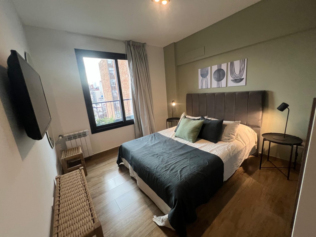Montevideo 900 - Amplio departamento de 3 dormitorios con balcon con parrillero | 94 m²  