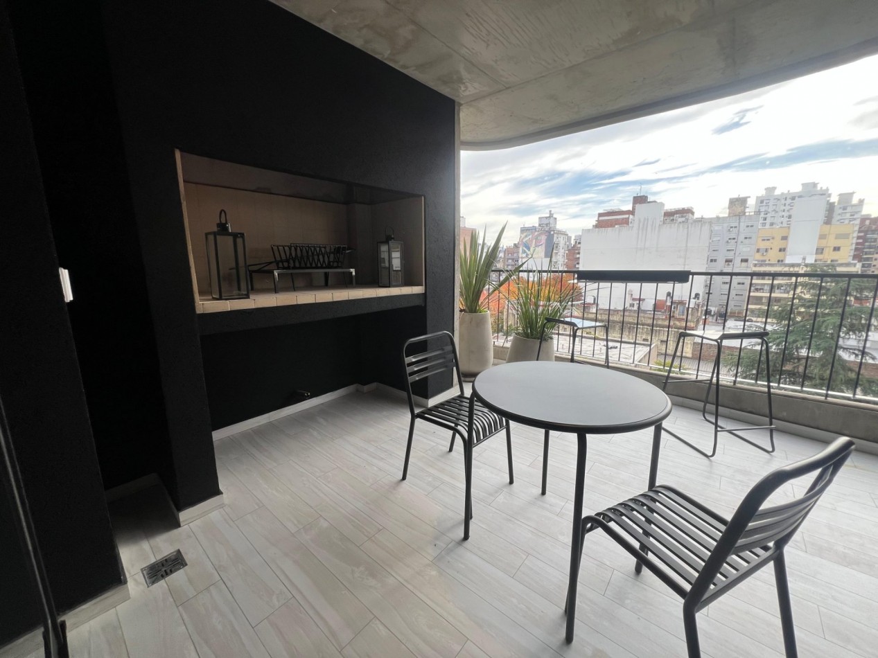 Montevideo 900 - Amplio departamento de 3 dormitorios con balcon con parrillero | 94 m²  