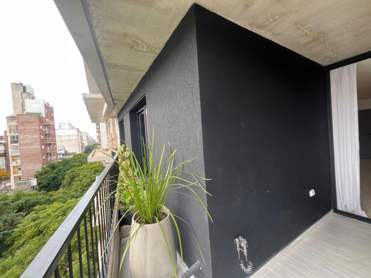 Montevideo 900 - Amplio departamento de 3 dormitorios con balcon con parrillero | 94 m²  