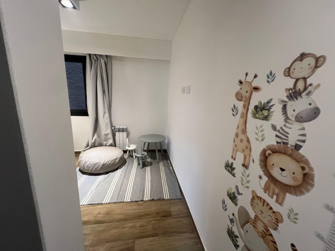 Montevideo 900 - Amplio departamento de 3 dormitorios con balcon con parrillero | 94 m²  