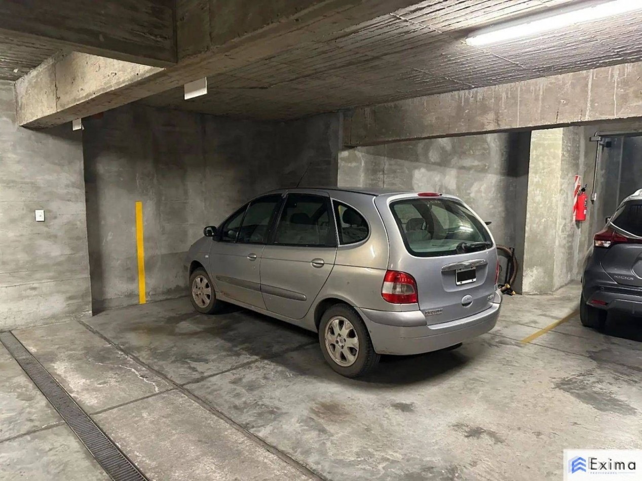 Montevideo 300 cochera disponible