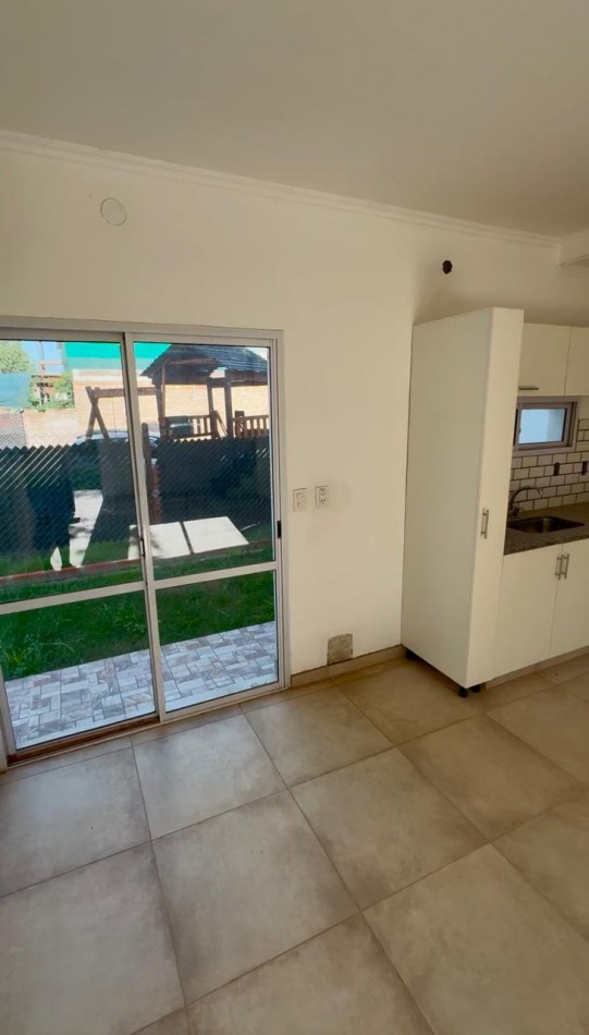 Duplex de 2 Dormitorios con Jardin y Doble Cochera en Tierra de Sueños III - Roldan