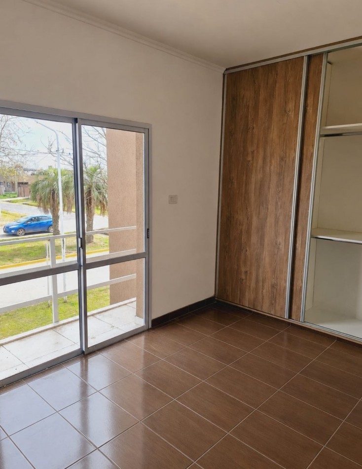 Duplex de 2 Dormitorios con Jardin y Doble Cochera en Tierra de Sueños III - Roldan