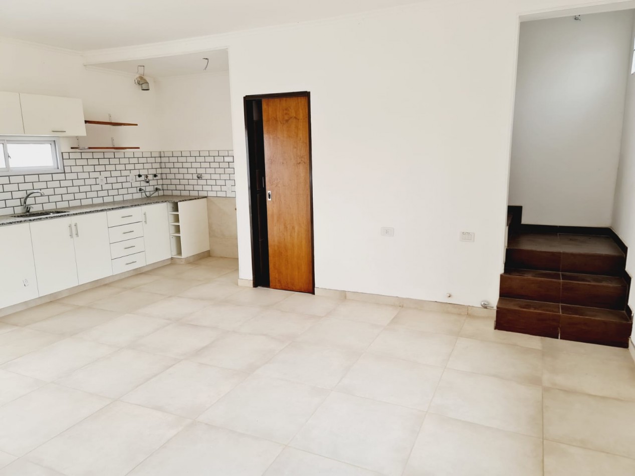 Duplex de 2 Dormitorios con Jardin y Doble Cochera en Tierra de Sueños III - Roldan