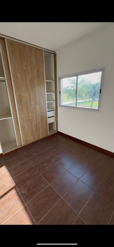 Duplex de 2 Dormitorios con Jardin y Doble Cochera en Tierra de Sueños III - Roldan