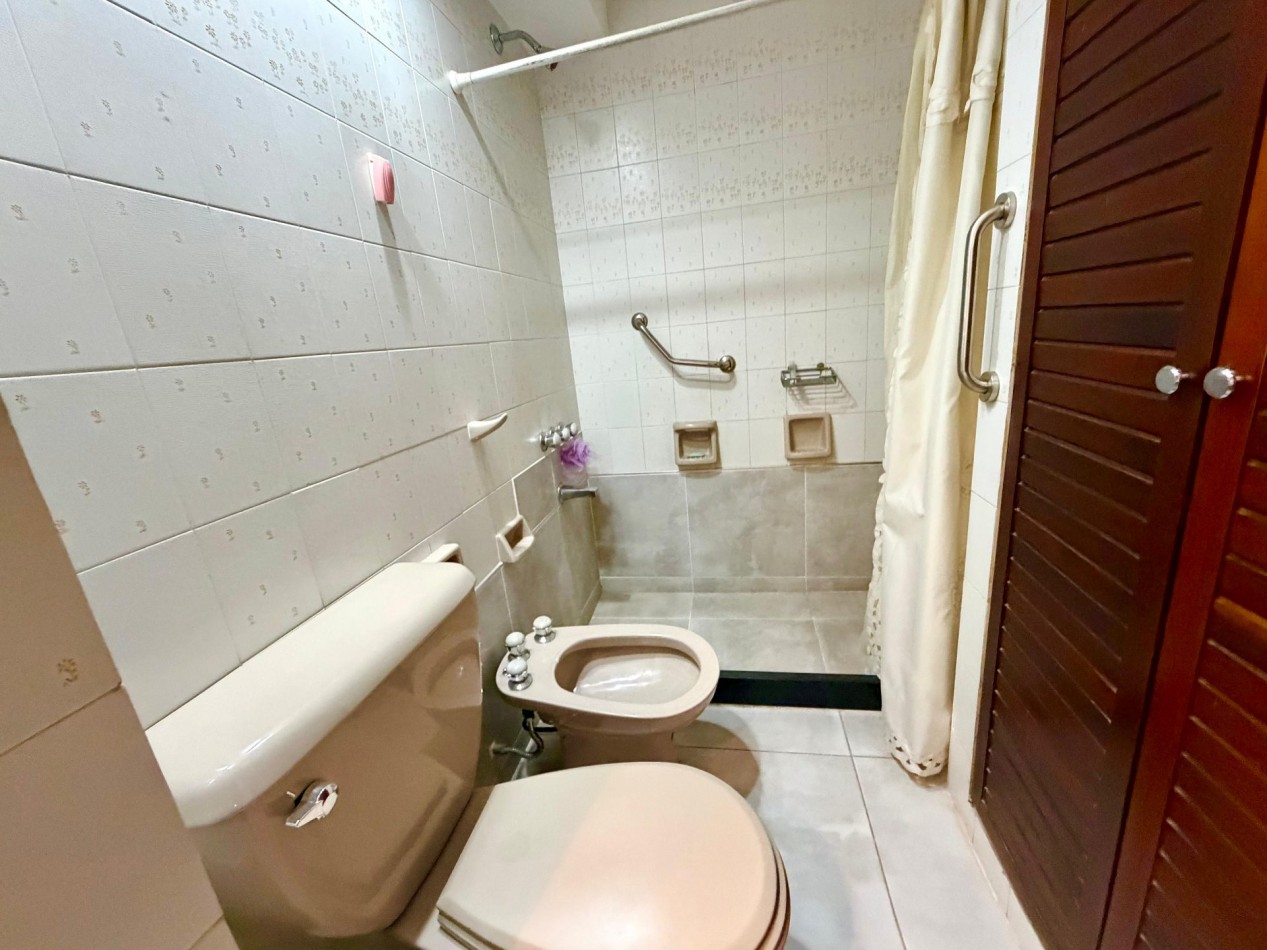 DEPARTAMENTO DE 3 DORMITORIOS, FRENTE , COCHERA Y AMENITIS, - PELLEGRINI 840; PISO 8 