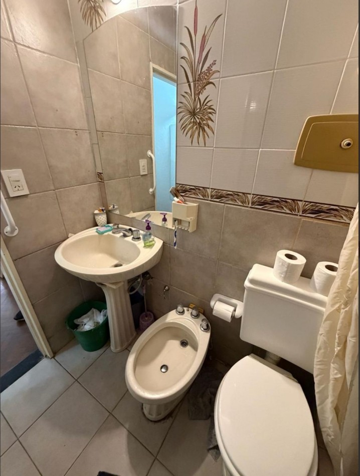 Italia 600, Departamento de 2 dormitorios, primer piso, excelente zona.