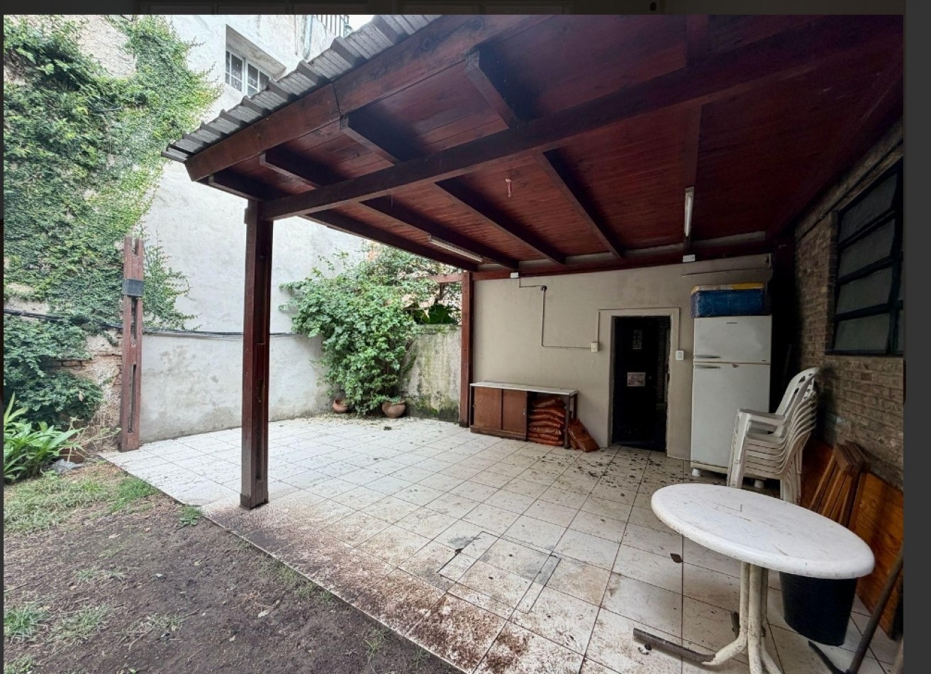 Italia 600, Departamento de 2 dormitorios, primer piso, excelente zona.