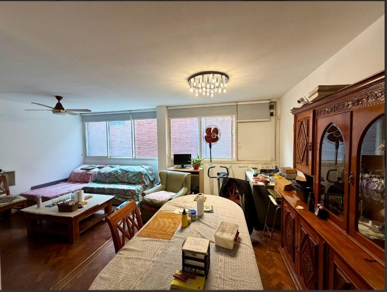 Italia 600, Departamento de 2 dormitorios, primer piso, excelente zona.
