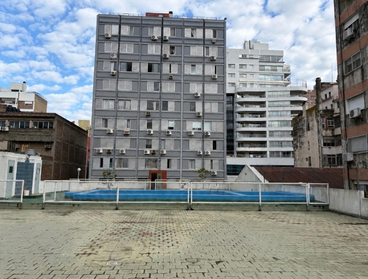 Italia 600, Departamento de 2 dormitorios, primer piso, excelente zona.