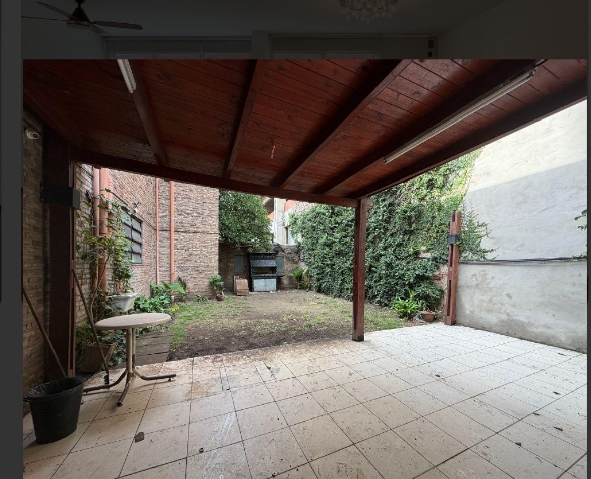 Italia 600, Departamento de 2 dormitorios, primer piso, excelente zona.