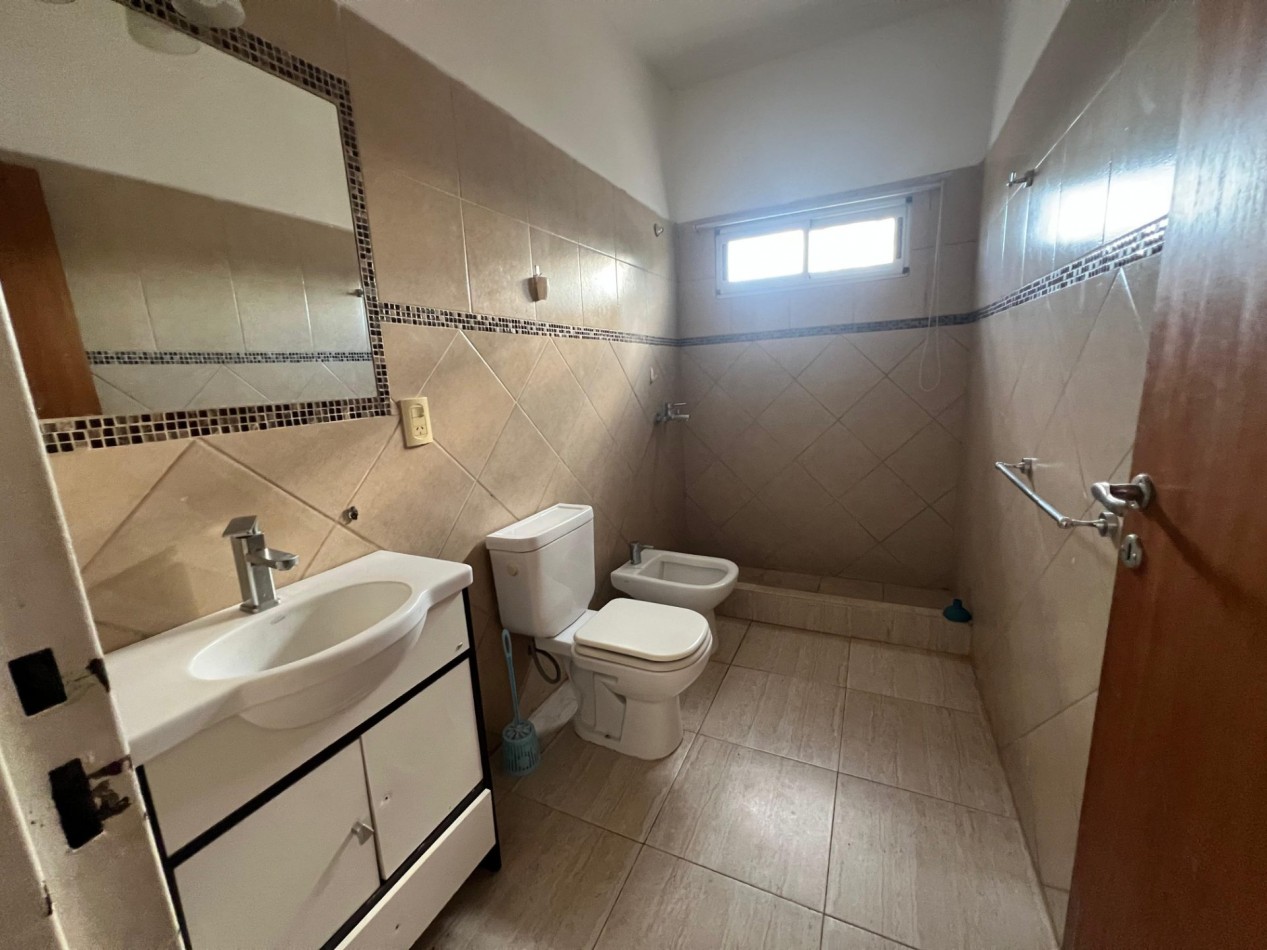Tierra de sueños 2, M. L. King 2600. Moderna casa con 3 dormitorios, cochera, quincho y pileta!!