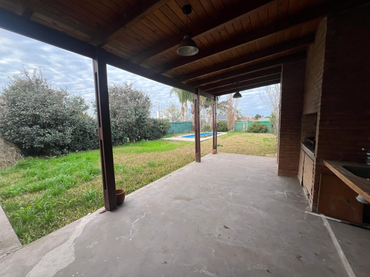 Tierra de sueños 2, M. L. King 2600. Moderna casa con 3 dormitorios, cochera, quincho y pileta!!