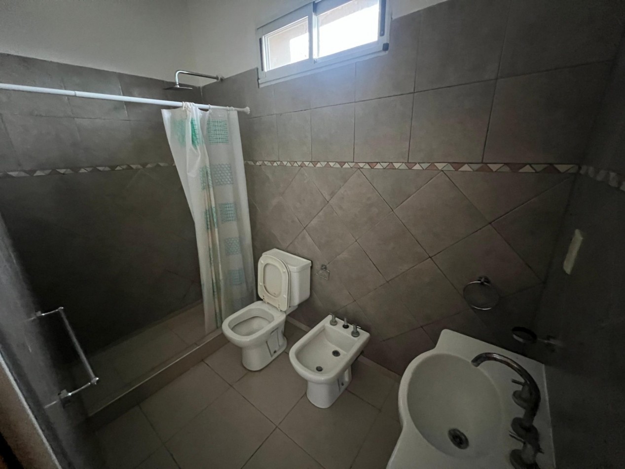 Tierra de sueños 2, M. L. King 2600. Moderna casa con 3 dormitorios, cochera, quincho y pileta!!