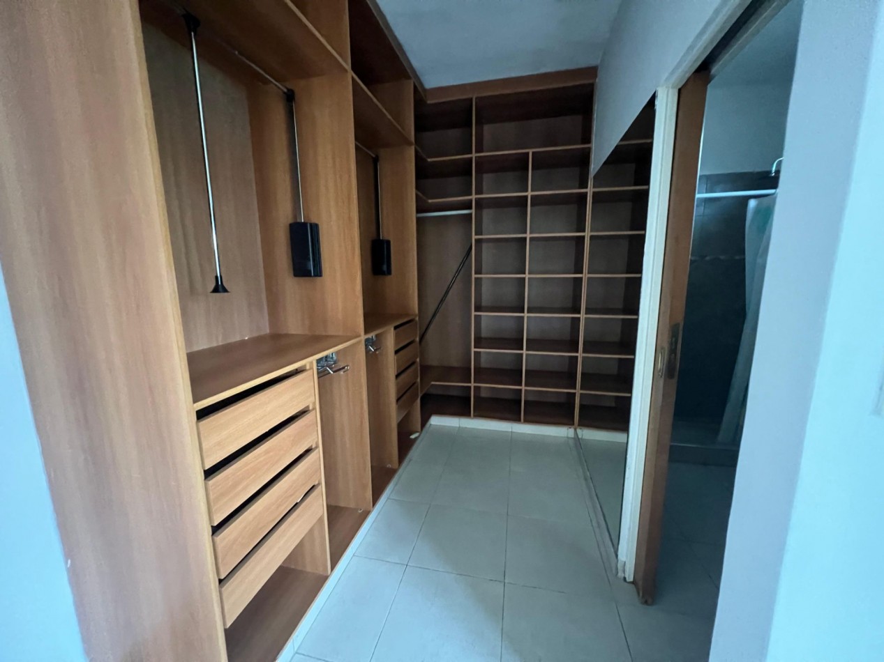 Tierra de sueños 2, M. L. King 2600. Moderna casa con 3 dormitorios, cochera, quincho y pileta!!