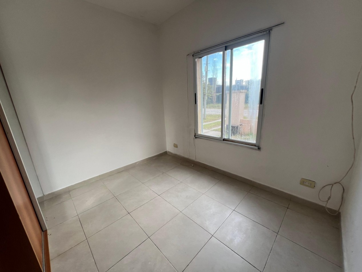 Tierra de sueños 2, M. L. King 2600. Moderna casa con 3 dormitorios, cochera, quincho y pileta!!