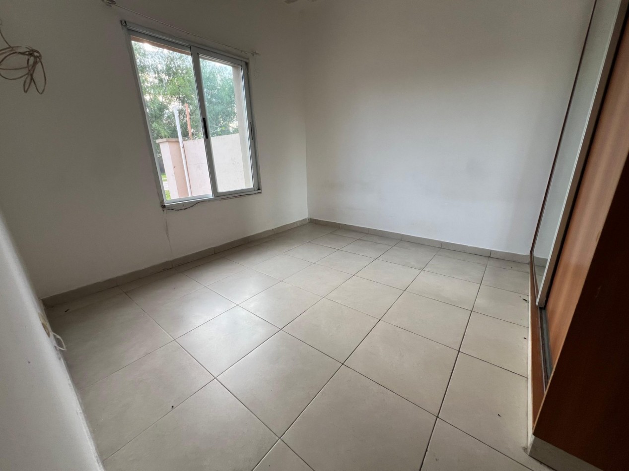 Tierra de sueños 2, M. L. King 2600. Moderna casa con 3 dormitorios, cochera, quincho y pileta!!