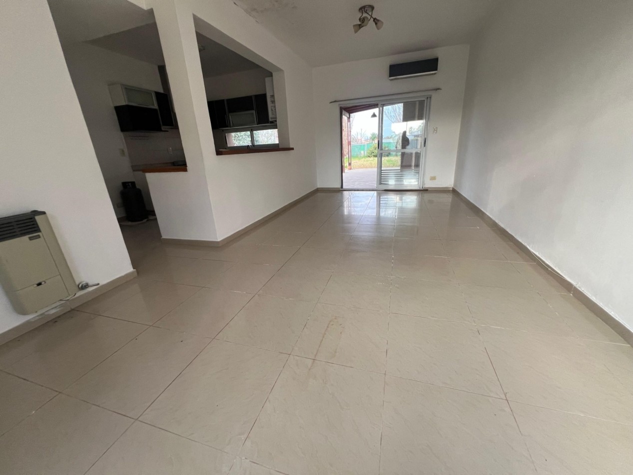 Tierra de sueños 2, M. L. King 2600. Moderna casa con 3 dormitorios, cochera, quincho y pileta!!