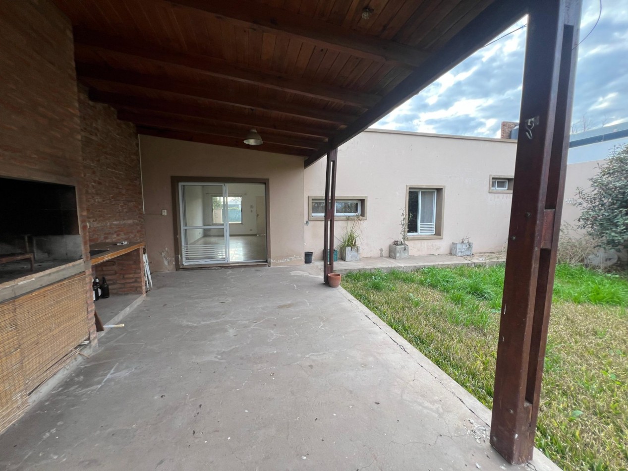 Tierra de sueños 2, M. L. King 2600. Moderna casa con 3 dormitorios, cochera, quincho y pileta!!