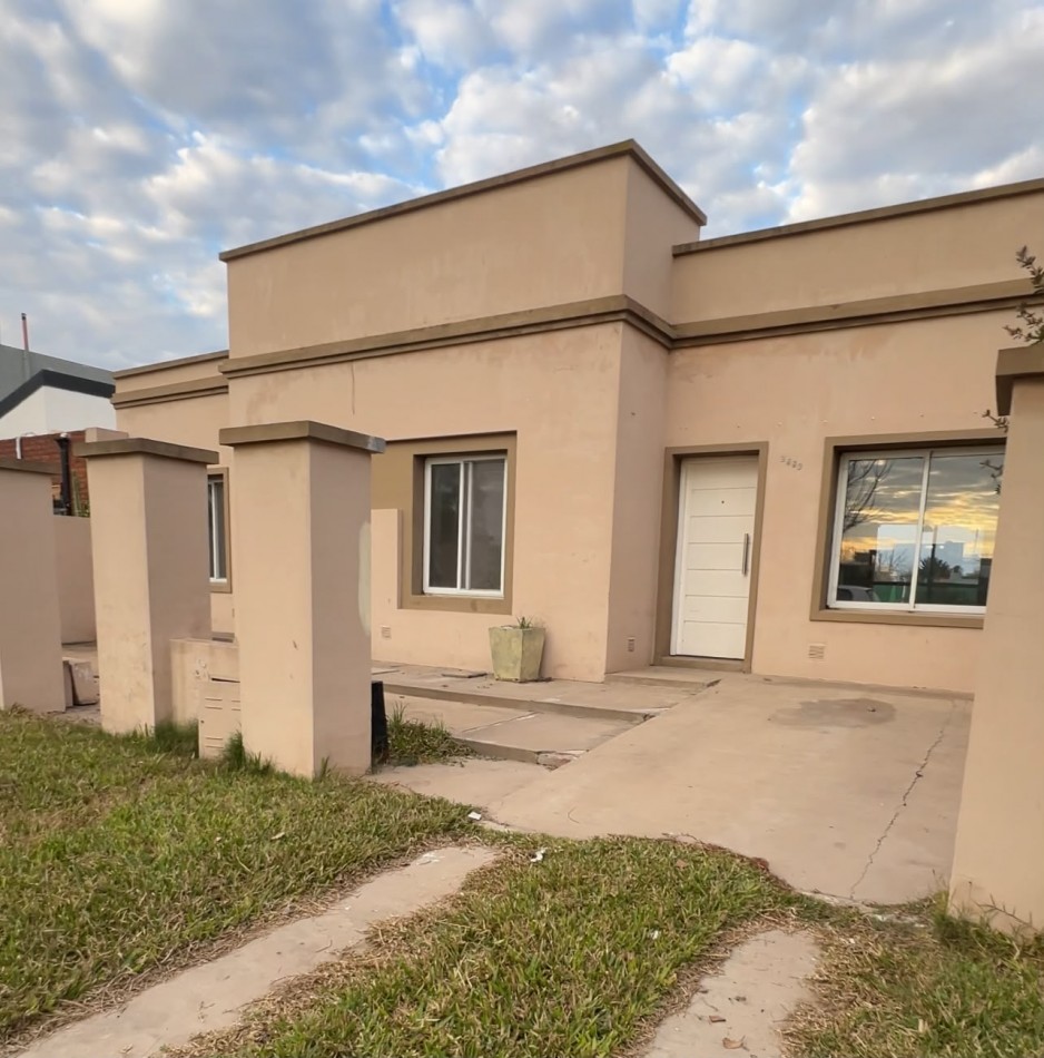 Tierra de sueños 2, M. L. King 2600. Moderna casa con 3 dormitorios, cochera, quincho y pileta!!