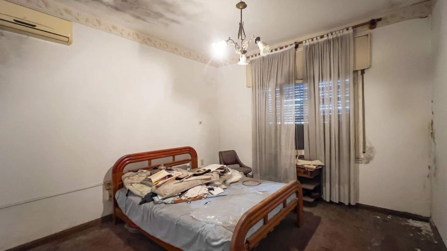 Av Arijon 2700, importante propiedad con comercios al frente,