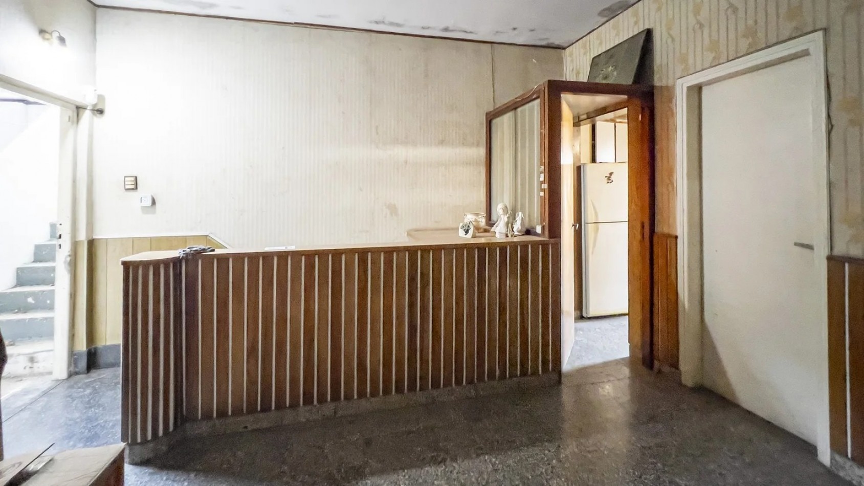 Av Arijon 2700, importante propiedad con comercios al frente,