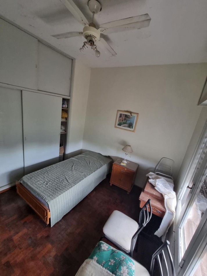 Av Arijon 2700, importante propiedad con comercios al frente,