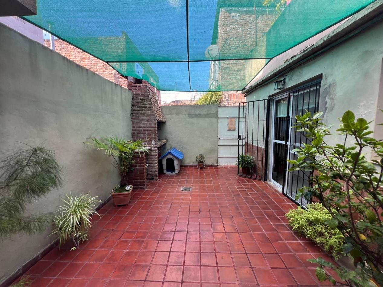 Sugasti 3400, casa de dos dormitorios + construccion a terminar.