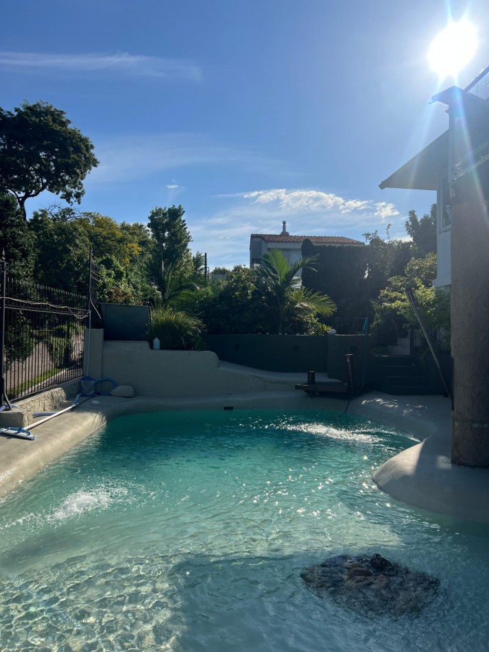 Alberdi, impresionante propiedad, con piscina y vista al Rio Parana