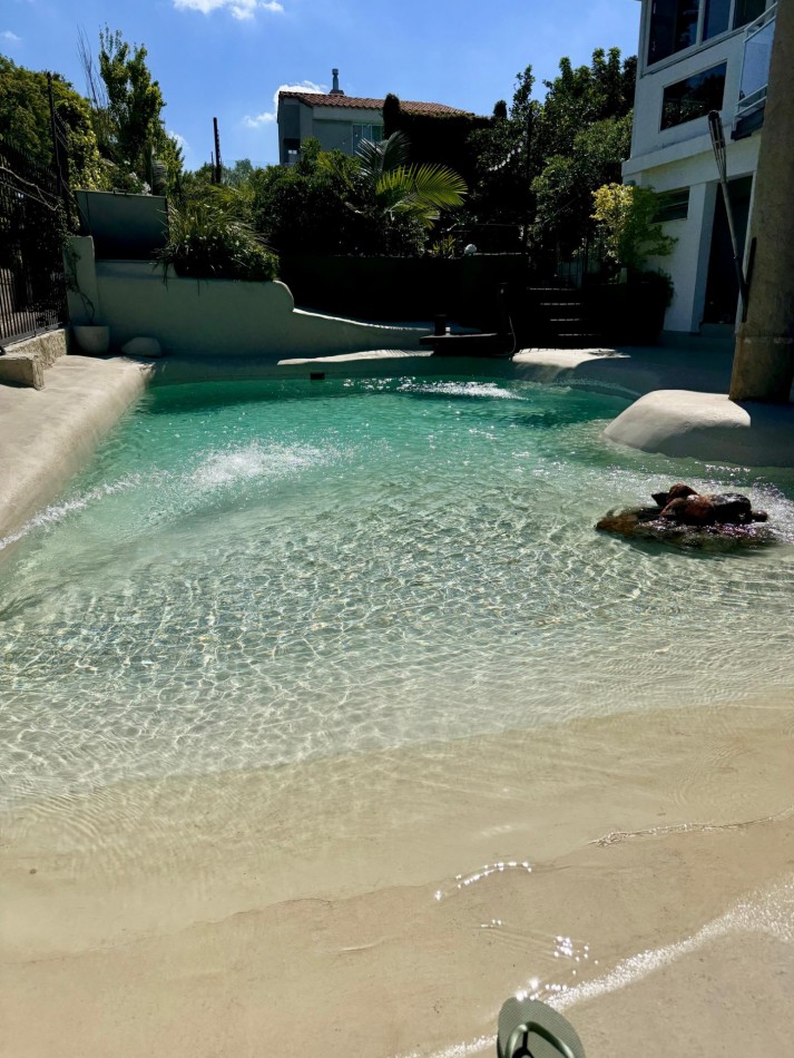 Alberdi, impresionante propiedad, con piscina y vista al Rio Parana