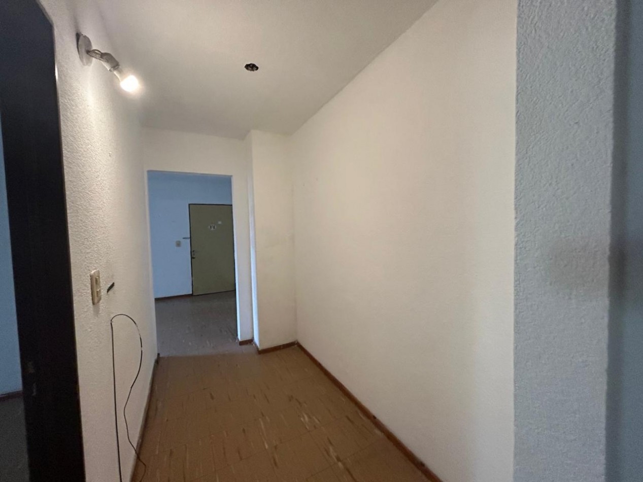 Ovidio Lagos 2800, dos dormitorios, amplio departamento, balcon. 