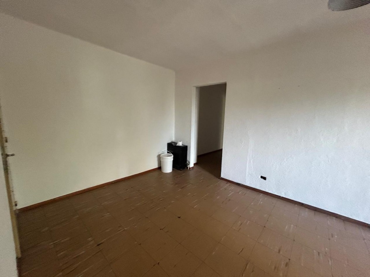 Ovidio Lagos 2800, dos dormitorios, amplio departamento, balcon. 