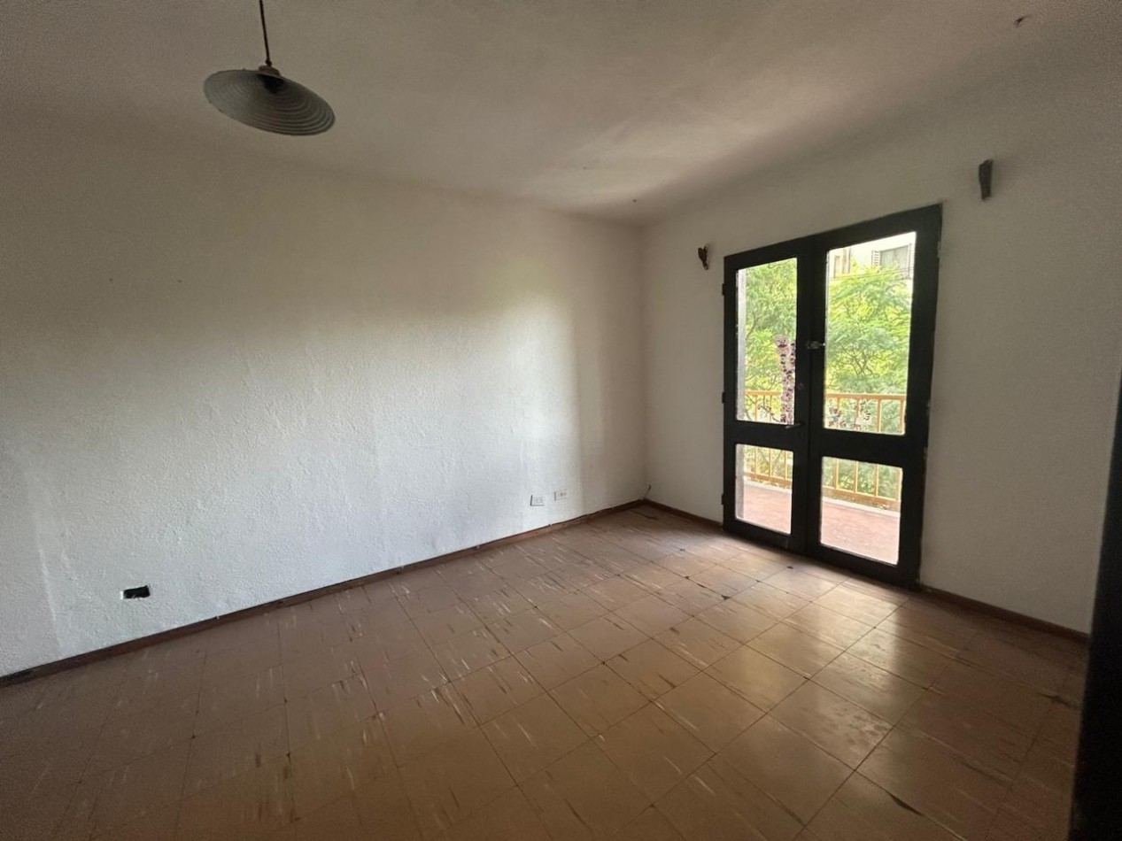 Ovidio Lagos 2800, dos dormitorios, amplio departamento, balcon. 
