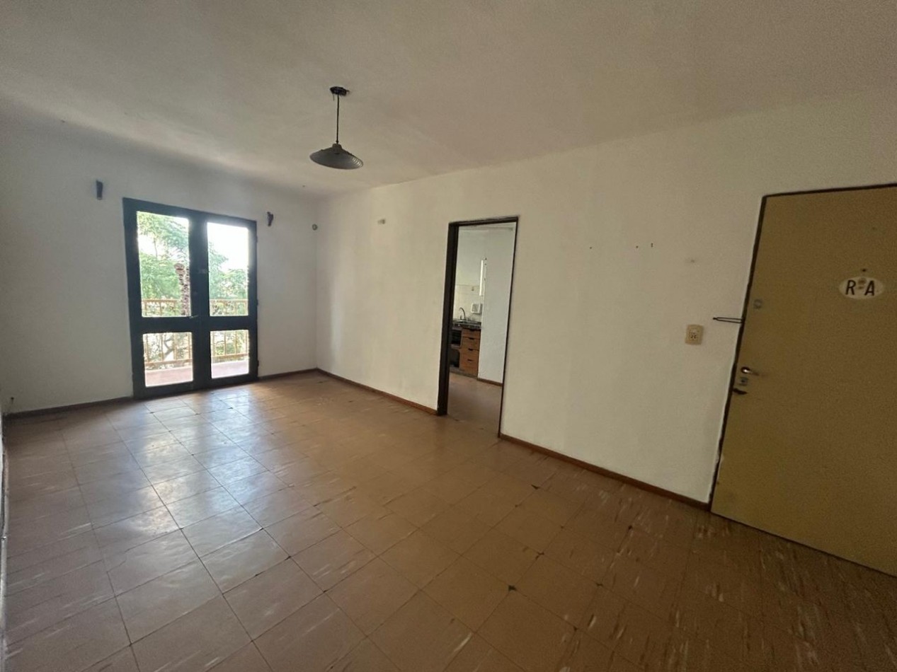 Ovidio Lagos 2800, dos dormitorios, amplio departamento, balcon. 