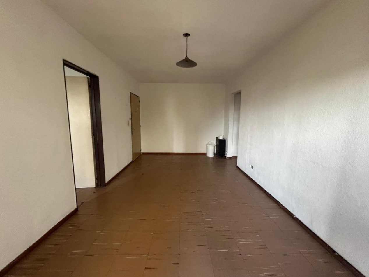 Ovidio Lagos 2800, dos dormitorios, amplio departamento, balcon. 