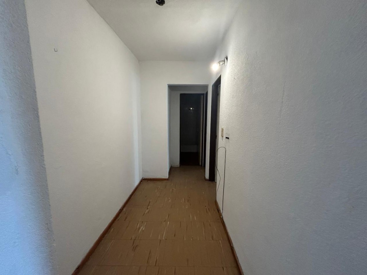 Ovidio Lagos 2800, dos dormitorios, amplio departamento, balcon. 