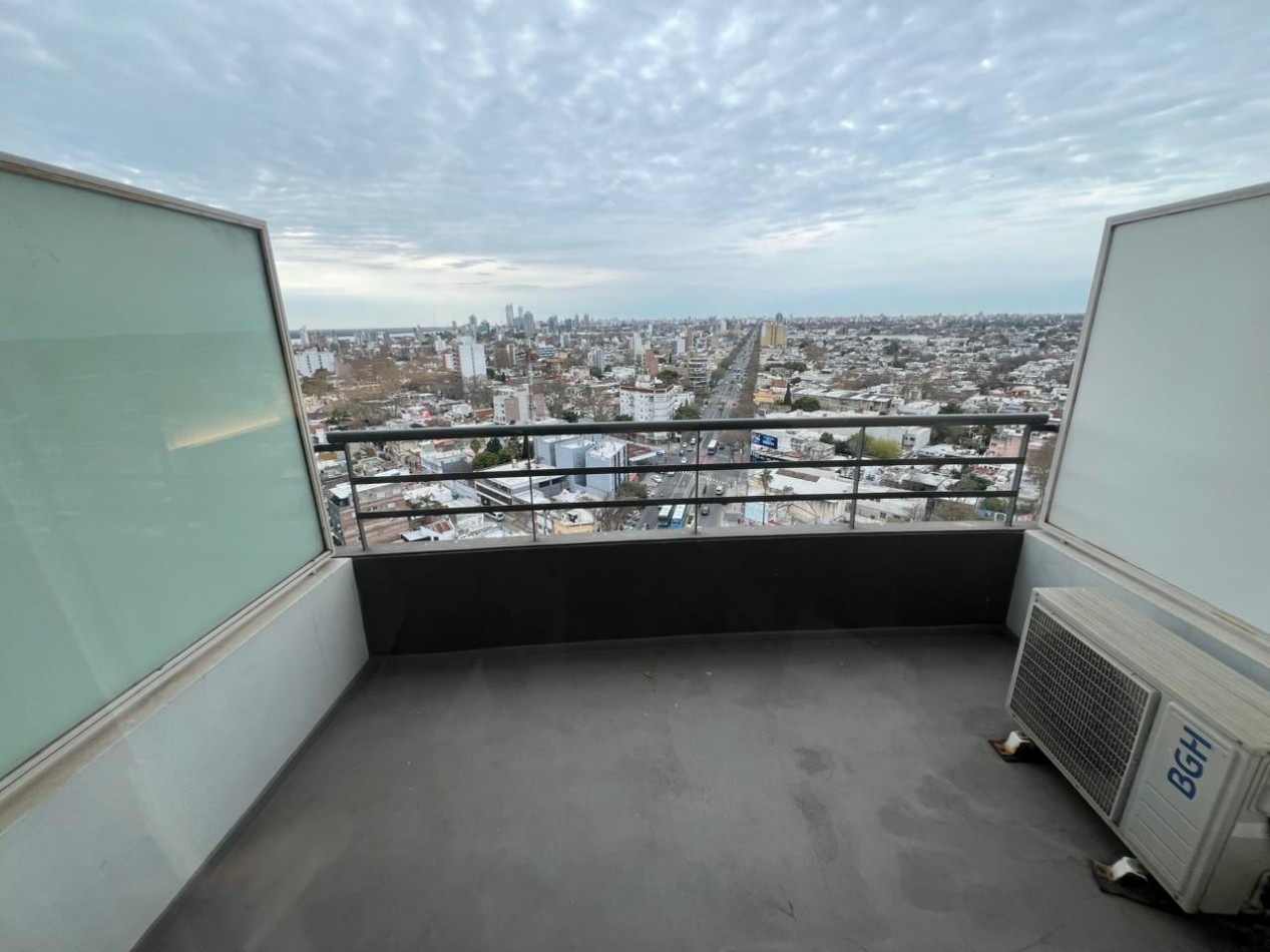 Av Rondeau 100, Hotel Mercure, una habitacion, piso 15, vista plena, excelente calidad. 