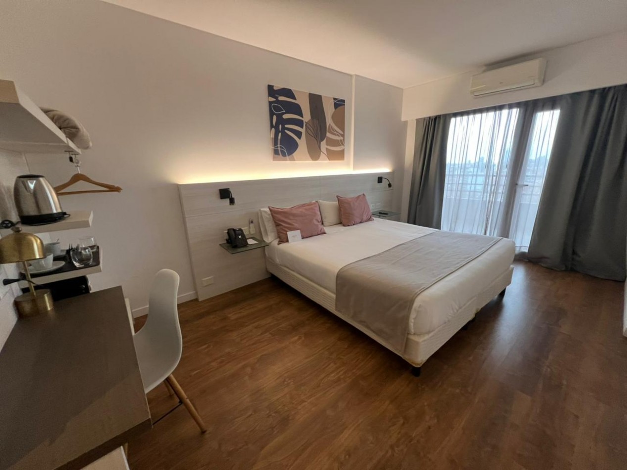 Av Rondeau 100, Hotel Mercure, una habitacion, piso 15, vista plena, excelente calidad. 