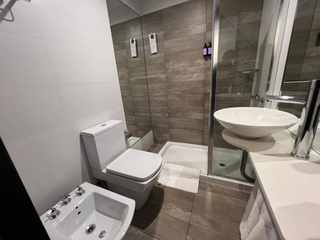Av Rondeau 100, Hotel Mercure, una habitacion, piso 15, vista plena, excelente calidad. 