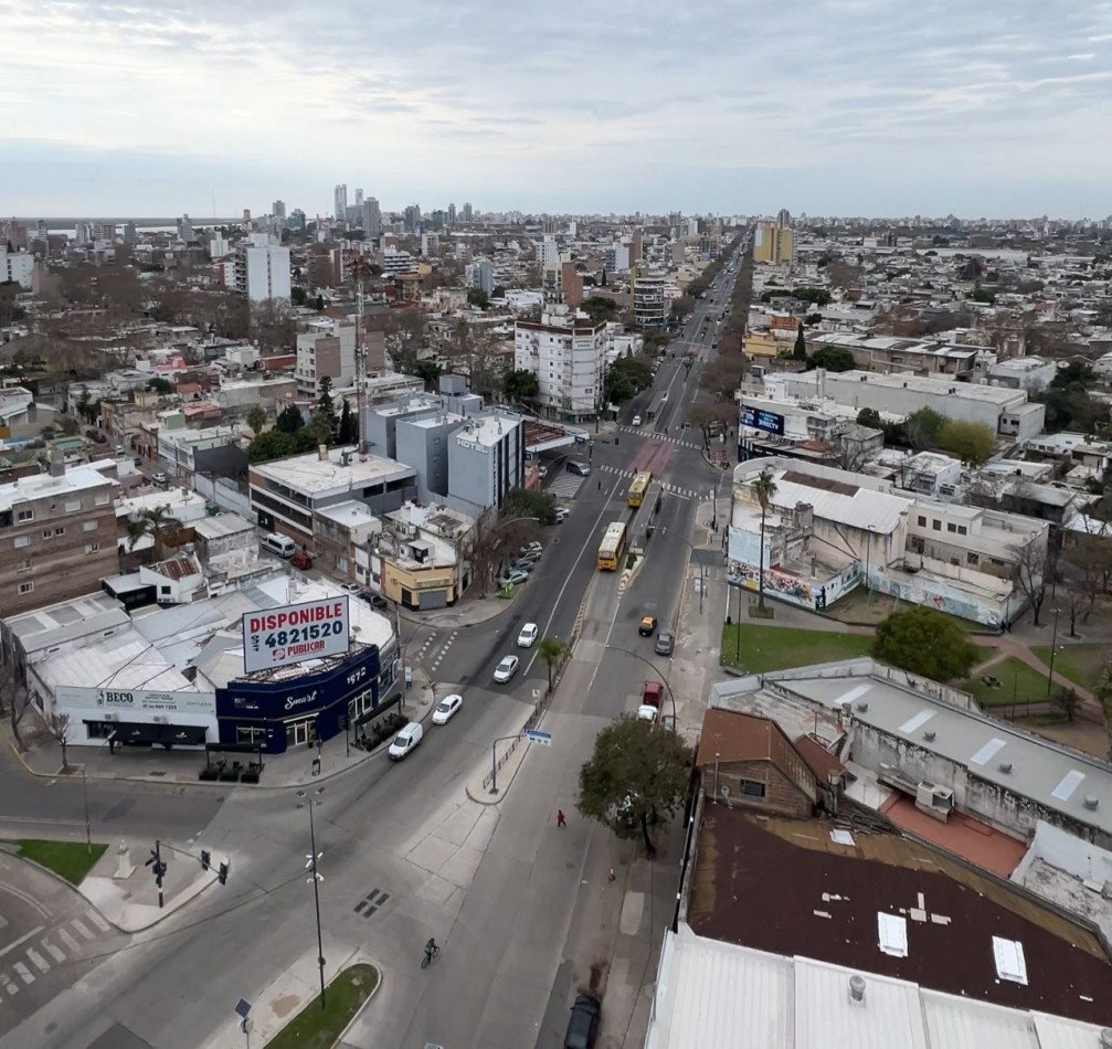 Av Rondeau 100, Hotel Mercure, una habitacion, piso 15, vista plena, excelente calidad. 