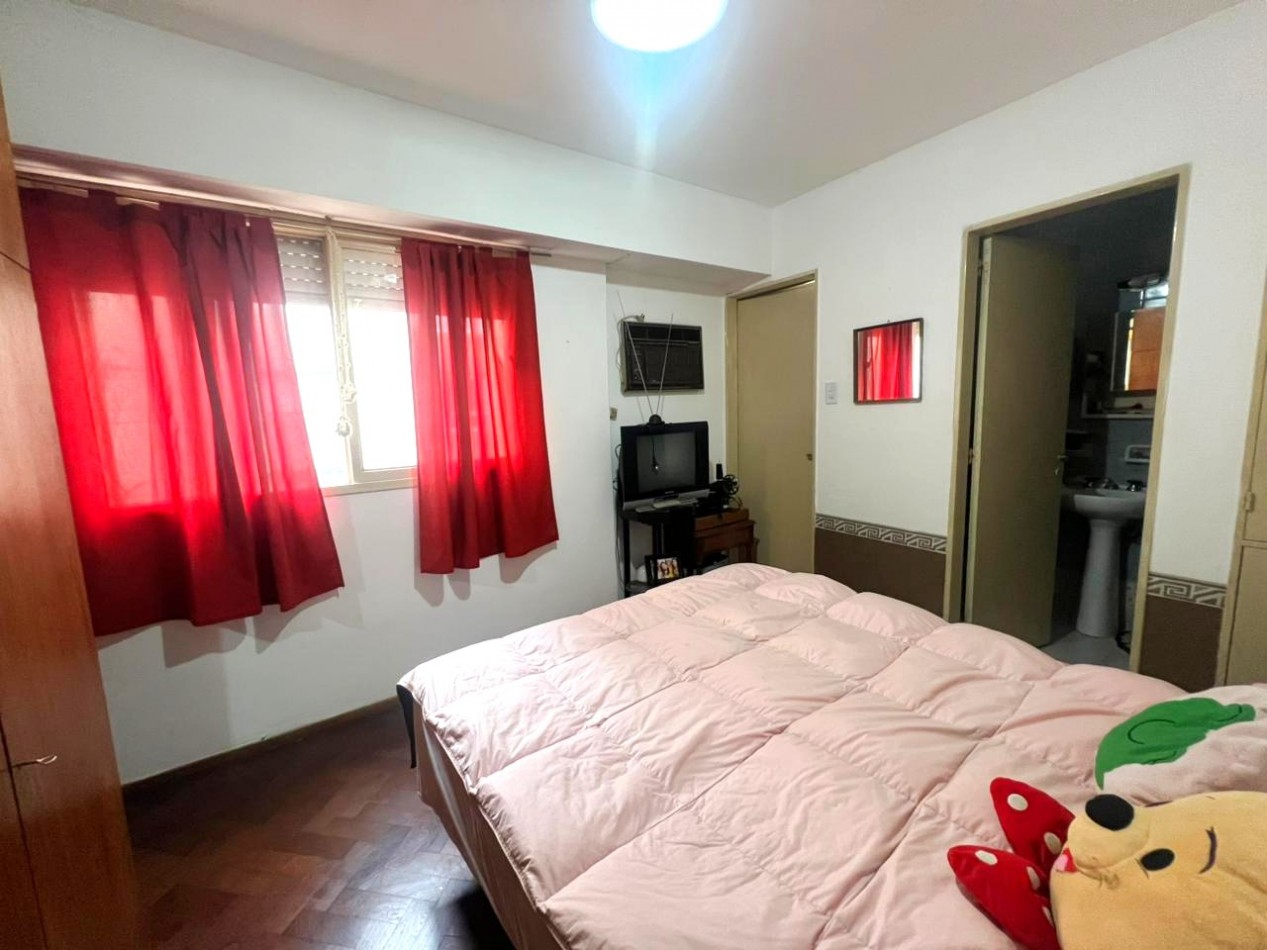 Montevideo 1500, departamento monoambiente dividido. 8vo piso.