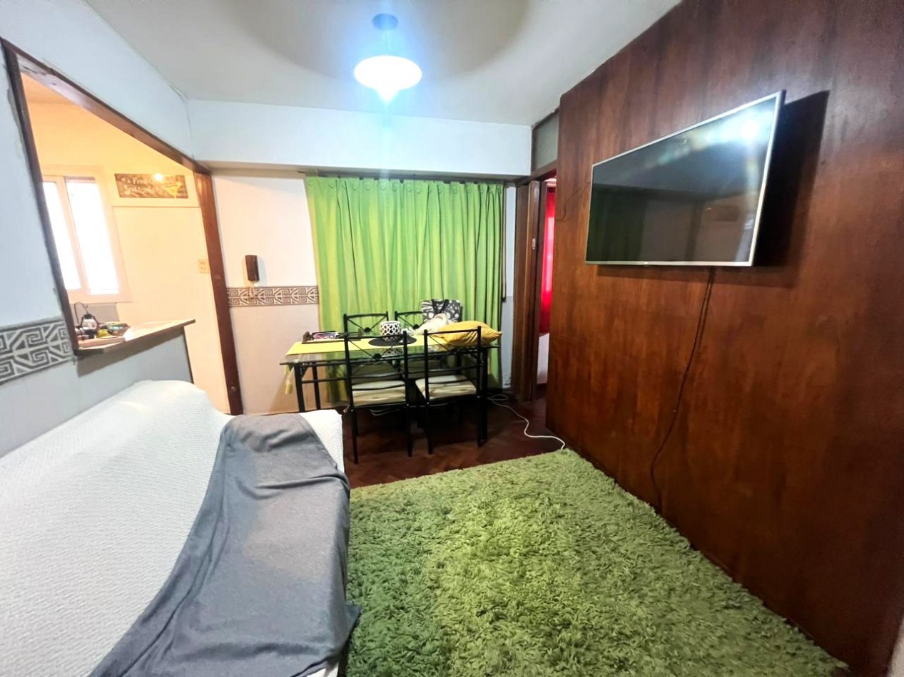 Montevideo 1500, departamento monoambiente dividido. 8vo piso.