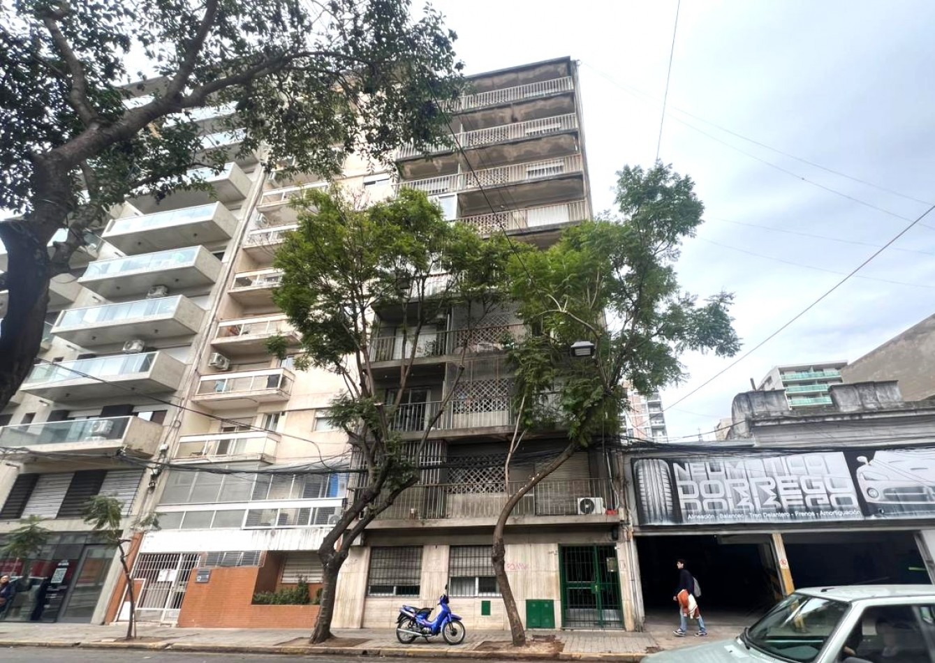 Montevideo 1500, departamento monoambiente dividido. 8vo piso.