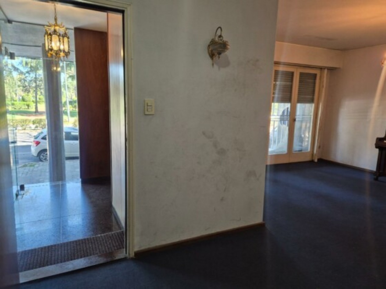 Av. pellegrini al 2300 - Departamento Planta Baja de 3 dormitorio con cohera - piso exclusivo